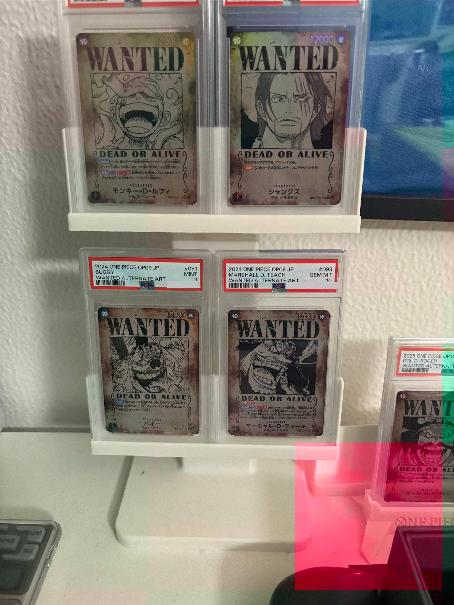 I quattro Wanted Poster SP degli Imperatori di OP09 — Shanks, Luffy, Blackbeard e Buggy — dalla mia collezione